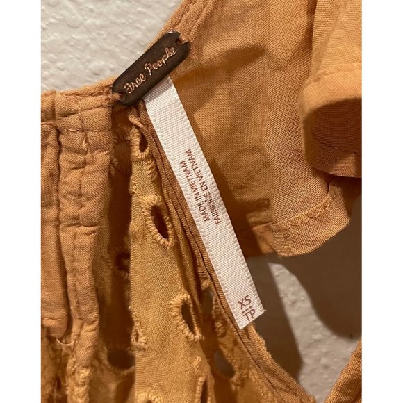 FREE PEOPLE Mauve Ruffle V-Neck Eyelet Blouse - Picture 5 of 6